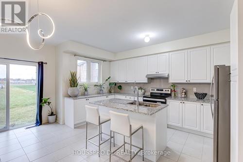 639 Fleetwood Drive, Oshawa, ON - Indoor Photo Showing Kitchen