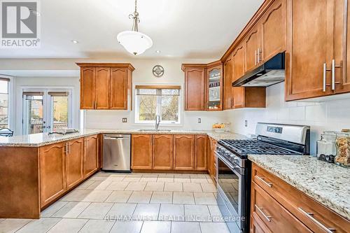 5 Westlea Avenue, Richmond Hill, ON - Indoor Photo Showing Kitchen