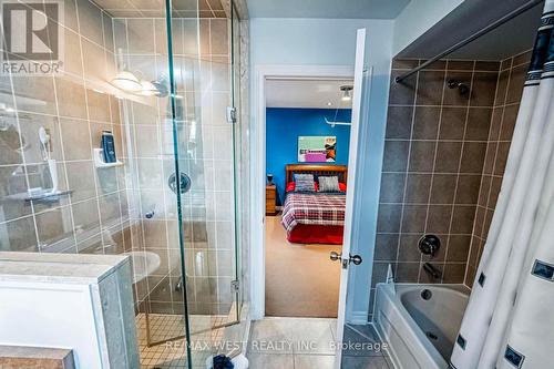 5 Westlea Avenue, Richmond Hill, ON - Indoor Photo Showing Bathroom