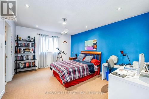 5 Westlea Avenue, Richmond Hill, ON - Indoor Photo Showing Bedroom