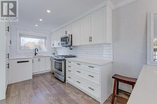 74 Strabane Avenue, Barrie, ON - Indoor Photo Showing Kitchen With Upgraded Kitchen