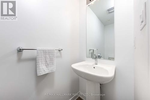 18 Red Maple Lane, Barrie, ON - Indoor Photo Showing Bathroom