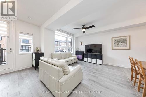 18 Red Maple Lane, Barrie, ON - Indoor Photo Showing Living Room