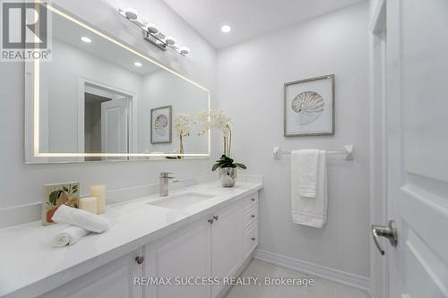 3067 Max Khan Boulevard, Oakville, ON - Indoor Photo Showing Bathroom