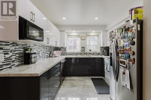 81 - 50 Strathaven Drive, Mississauga, ON - Indoor Photo Showing Kitchen With Upgraded Kitchen