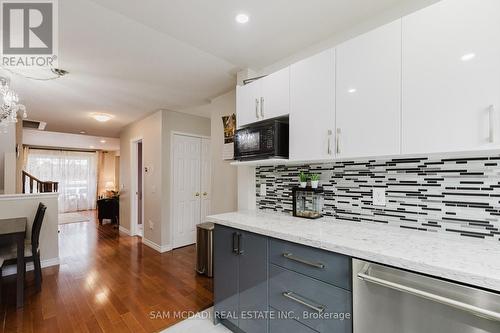 81 - 50 Strathaven Drive, Mississauga, ON - Indoor Photo Showing Kitchen