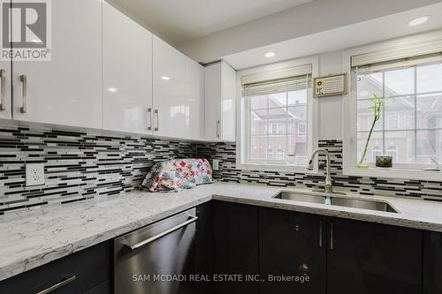 81 - 50 Strathaven Drive, Mississauga, ON - Indoor Photo Showing Kitchen With Double Sink With Upgraded Kitchen