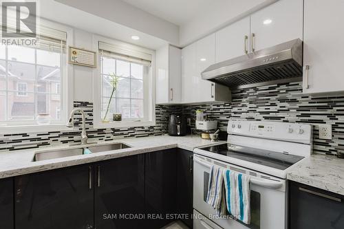 81 - 50 Strathaven Drive, Mississauga, ON - Indoor Photo Showing Kitchen With Double Sink With Upgraded Kitchen