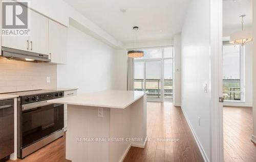 Ph03 - 2560 Eglinton Avenue W, Mississauga, ON - Indoor Photo Showing Kitchen