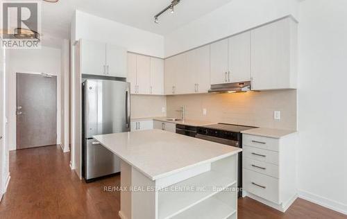 Ph03 - 2560 Eglinton Avenue W, Mississauga, ON - Indoor Photo Showing Kitchen