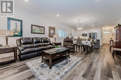 41 - 375 Mitchell Road S, North Perth, ON - Indoor Photo Showing Living Room