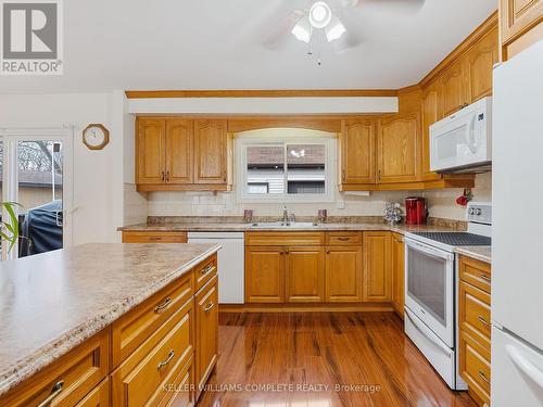 103 Williamson Drive, Haldimand, ON - Indoor Photo Showing Kitchen With Double Sink