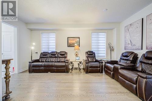 69 Bud Leggett Crescent, Georgina, ON - Indoor Photo Showing Living Room