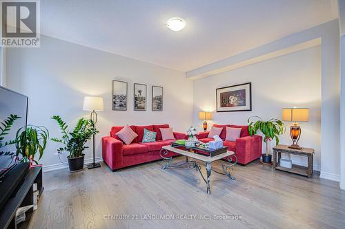 69 Bud Leggett Crescent, Georgina, ON - Indoor Photo Showing Living Room