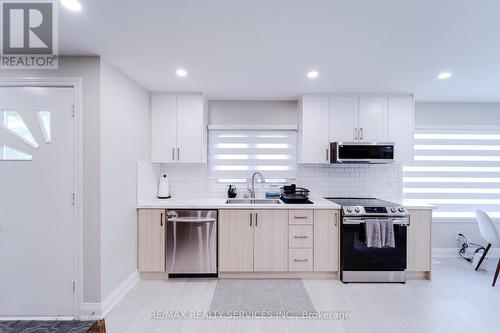 885 Glen Cedar Drive, Smith-Ennismore-Lakefield, ON - Indoor Photo Showing Kitchen With Double Sink With Upgraded Kitchen