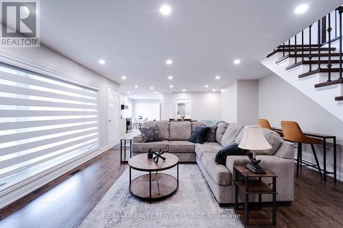 885 Glen Cedar Drive, Smith-Ennismore-Lakefield, ON - Indoor Photo Showing Living Room