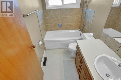 711 18Th Avenue E, Regina, SK - Indoor Photo Showing Bathroom