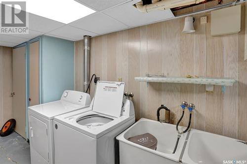 711 18Th Avenue E, Regina, SK - Indoor Photo Showing Laundry Room