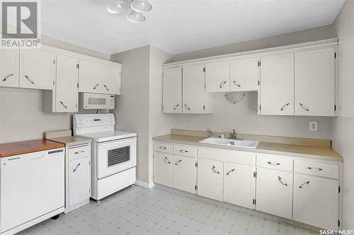 711 18Th Avenue E, Regina, SK - Indoor Photo Showing Kitchen