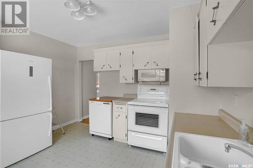 711 18Th Avenue E, Regina, SK - Indoor Photo Showing Kitchen