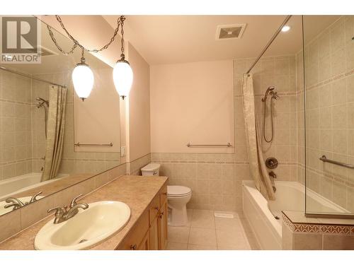 709 Sunglo Drive, Penticton, BC - Indoor Photo Showing Bathroom