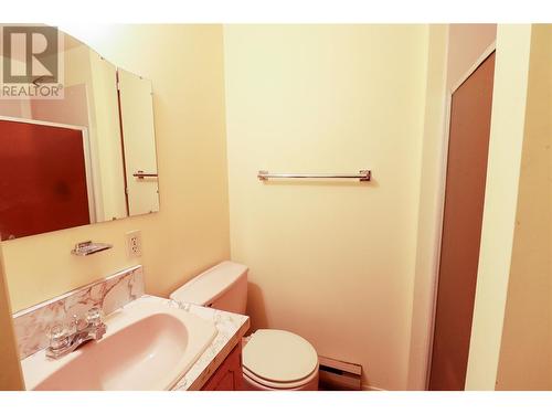 709 Sunglo Drive, Penticton, BC - Indoor Photo Showing Bathroom