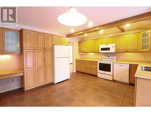 709 Sunglo Drive, Penticton, BC - Indoor Photo Showing Kitchen With Double Sink