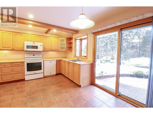 709 Sunglo Drive, Penticton, BC - Indoor Photo Showing Kitchen With Double Sink