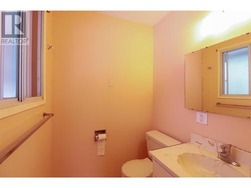 709 Sunglo Drive, Penticton, BC - Indoor Photo Showing Bathroom