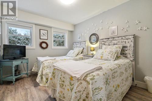 21 Chiniquy Street, Bluewater (Bayfield), ON - Indoor Photo Showing Bedroom