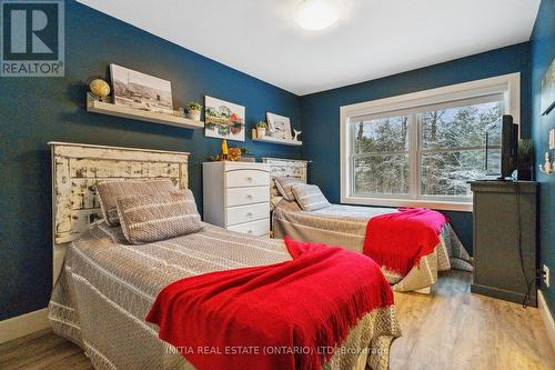 21 Chiniquy Street, Bluewater (Bayfield), ON - Indoor Photo Showing Bedroom