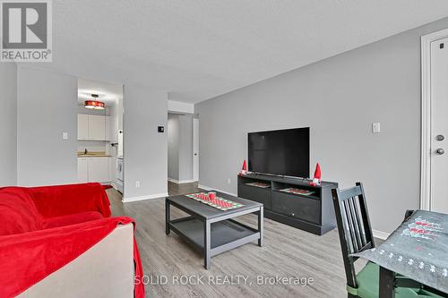 203 - 1490 Heron Road, Ottawa, ON - Indoor Photo Showing Living Room