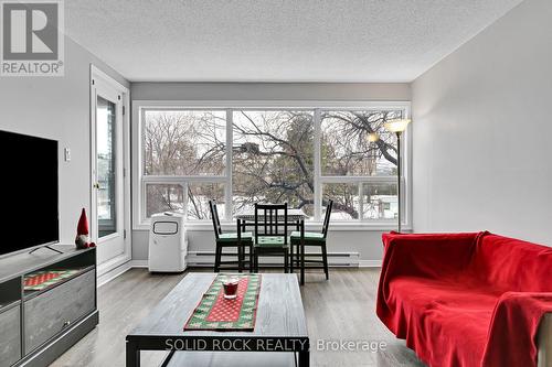 203 - 1490 Heron Road, Ottawa, ON - Indoor Photo Showing Living Room