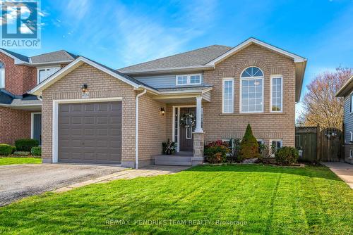 4034 Barry Drive, Lincoln (982 - Beamsville), ON - Outdoor With Facade