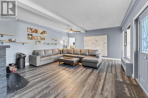 511 Woodlawn Road, Welland, ON - Indoor Photo Showing Living Room