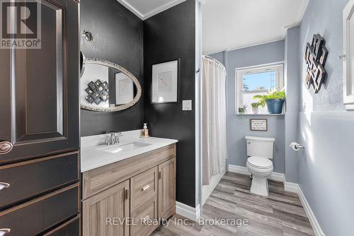 511 Woodlawn Road, Welland, ON - Indoor Photo Showing Bathroom