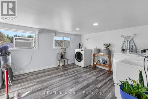 511 Woodlawn Road, Welland, ON - Indoor Photo Showing Laundry Room