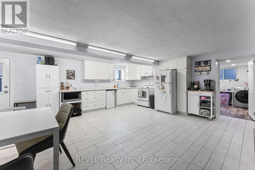 511 Woodlawn Road, Welland, ON - Indoor Photo Showing Kitchen