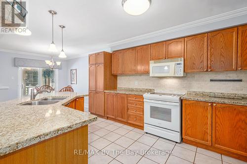 7 Trailwood Place, Wasaga Beach, ON - Indoor Photo Showing Kitchen With Double Sink