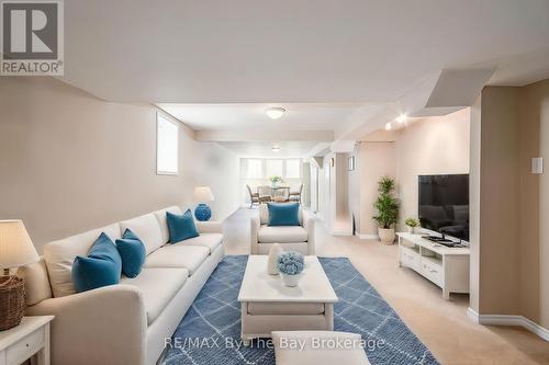 7 Trailwood Place, Wasaga Beach, ON - Indoor Photo Showing Living Room