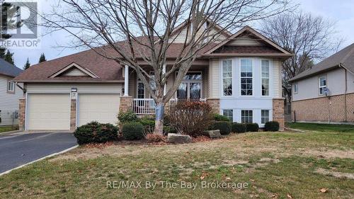 7 Trailwood Place, Wasaga Beach, ON - Outdoor With Facade