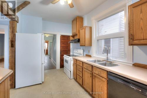 27 Hiawatha Street, St. Thomas, ON - Indoor Photo Showing Kitchen With Double Sink