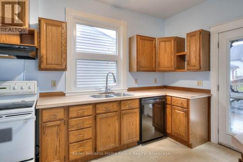 27 Hiawatha Street, St. Thomas, ON - Indoor Photo Showing Kitchen With Double Sink