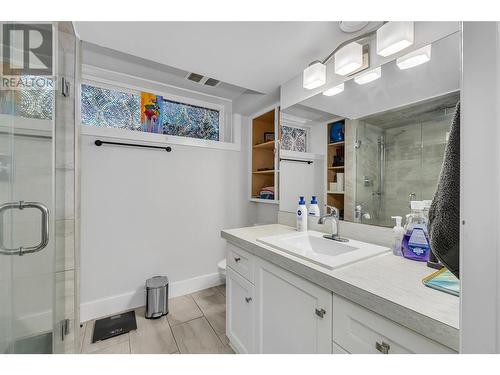 4302 Hazell Road, Kelowna, BC - Indoor Photo Showing Bathroom