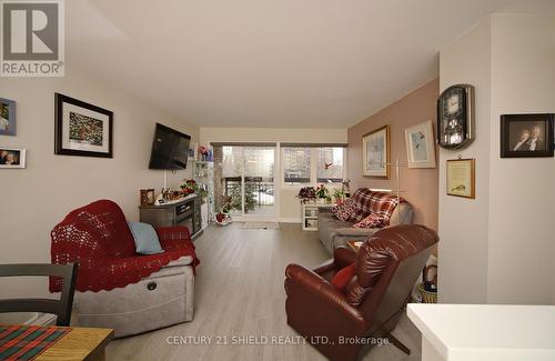 304 - 308 2Nd Street E, Cornwall, ON - Indoor Photo Showing Living Room