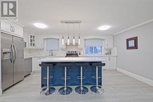 101 Walkem Drive, New Tecumseth, ON - Indoor Photo Showing Kitchen With Upgraded Kitchen