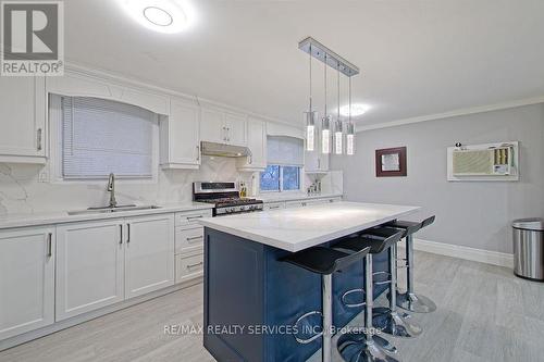 101 Walkem Drive, New Tecumseth, ON - Indoor Photo Showing Kitchen