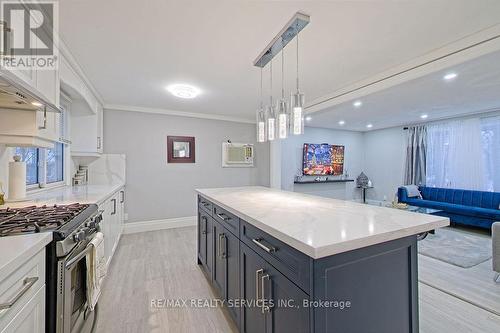 101 Walkem Drive, New Tecumseth, ON - Indoor Photo Showing Kitchen