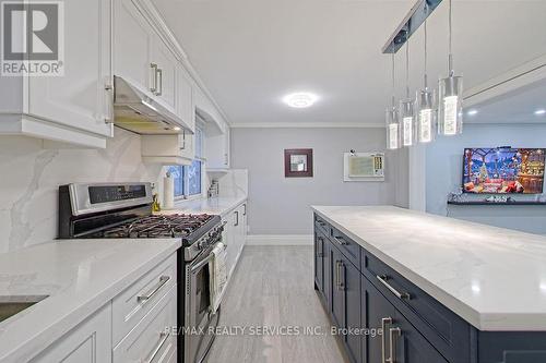 101 Walkem Drive, New Tecumseth, ON - Indoor Photo Showing Kitchen