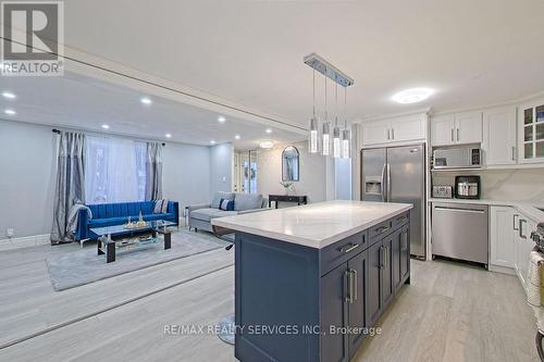 101 Walkem Drive, New Tecumseth, ON - Indoor Photo Showing Kitchen